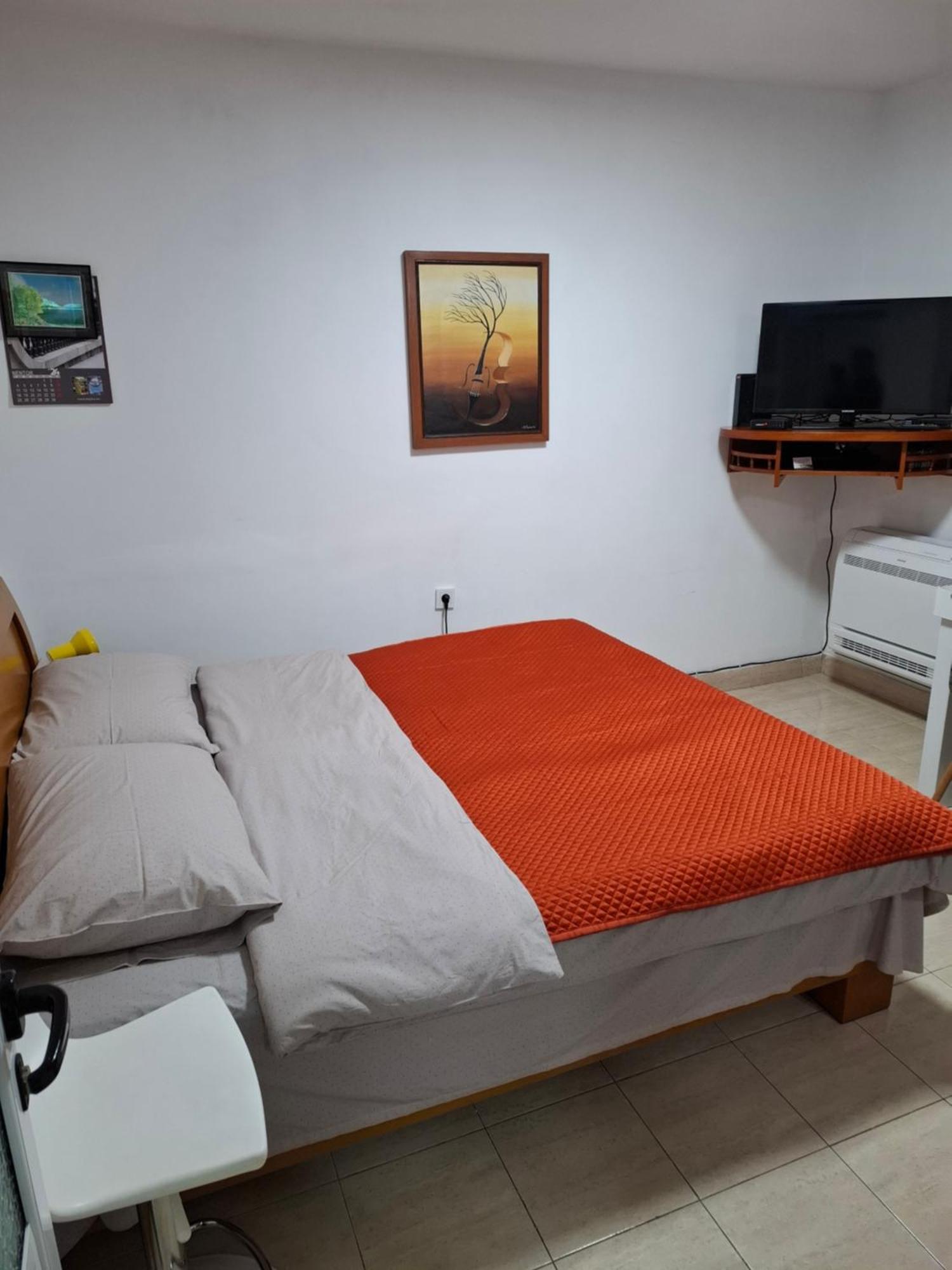 Rinia In Apartament